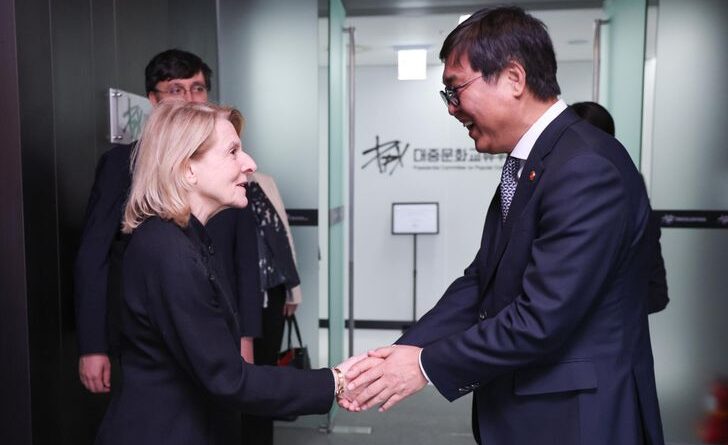 Minister Chae Hwi-young and Catherine Pégard shaking hands in Seoul; MediaXTrand; Korea France cultural; President Lee and President Macron at the document signing; The Eiffel Tower lit in Taegeuk colours.